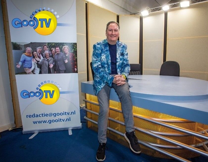 ~ Ruud Bochardt, hoofdredacteur van GooiTV (foto studio GooiTV, Bob Awick)